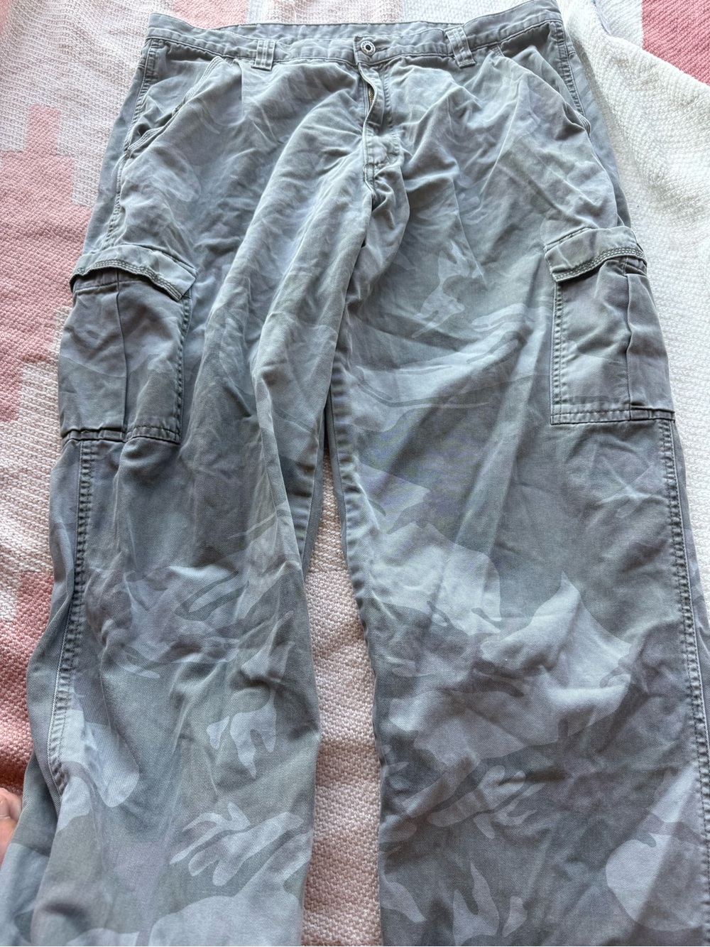Wrangler Men's Gray Camo Cargo Pants